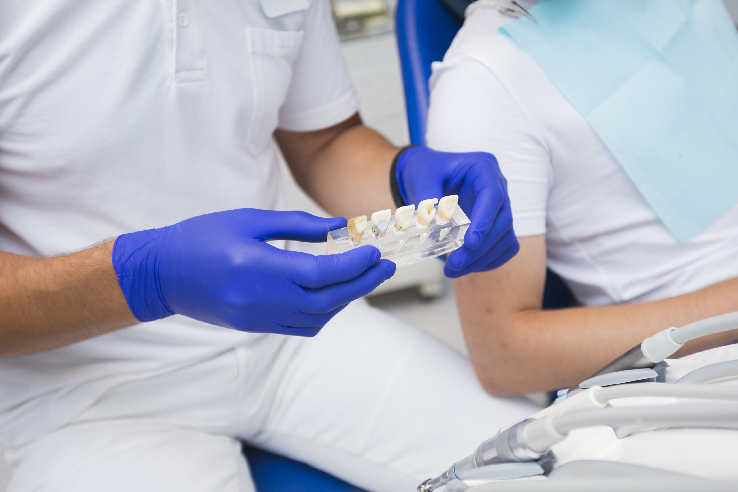 Dentures vs dental implants for replacing missing teeth